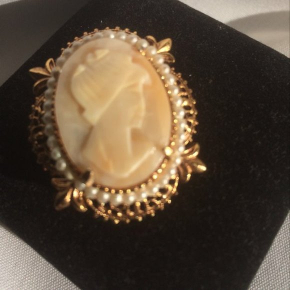 Florenza signed gold tone carved shell Cameo brooch-pendent - Picture 2 of 4